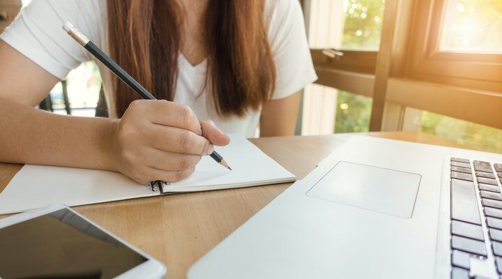 Dúvida de Português: é dia a dia ou dia-a-dia?